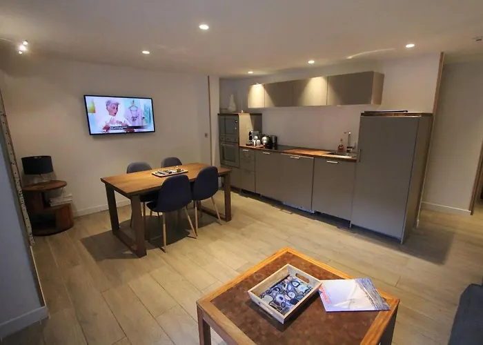 Jolie Appartement Avec Veranda Proche De La Place Des Lices