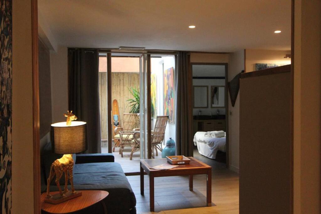 Jolie Avec Veranda Proche De La Place Des Lices Apartment