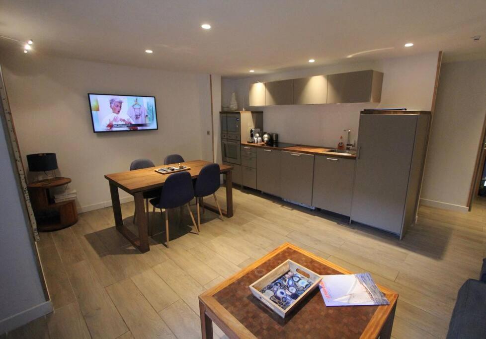 Apartment Jolie Avec Veranda Proche De La Place Des Lices Saint-Tropez